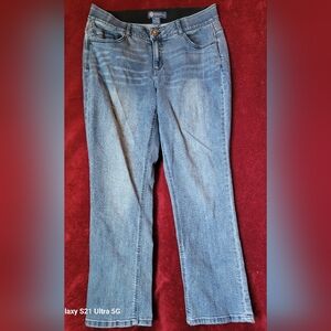 Womens pre owned, Democracy jeans size 14w. With stretch waist band.